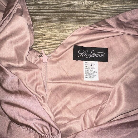 La Femme Sleeveless Plunge Neck A Line Gown in Mauve Pink #S1530. Size 14. 14 - Picture 7 of 10